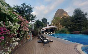 Yangshuo Li River Resort